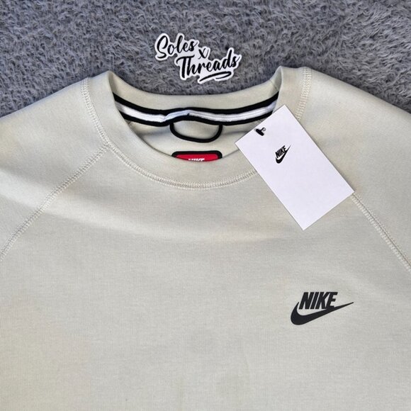 Nike Sportswear Tech Fleece Crewneck Size Medium Men Cream Black FB7916-020 - Picture 4 of 6